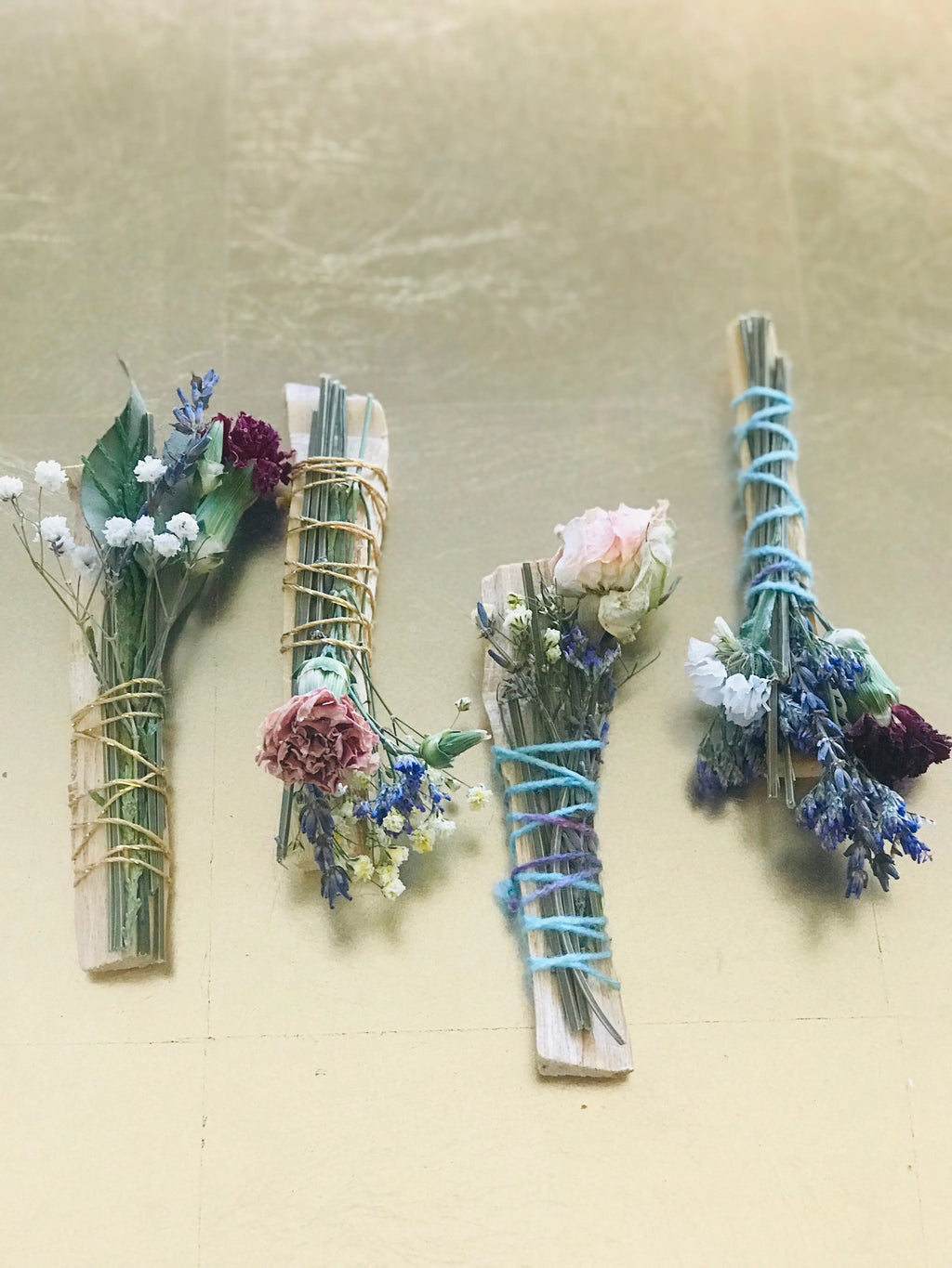 Bouquet de Palo Santo -  Sage + Gold Roots